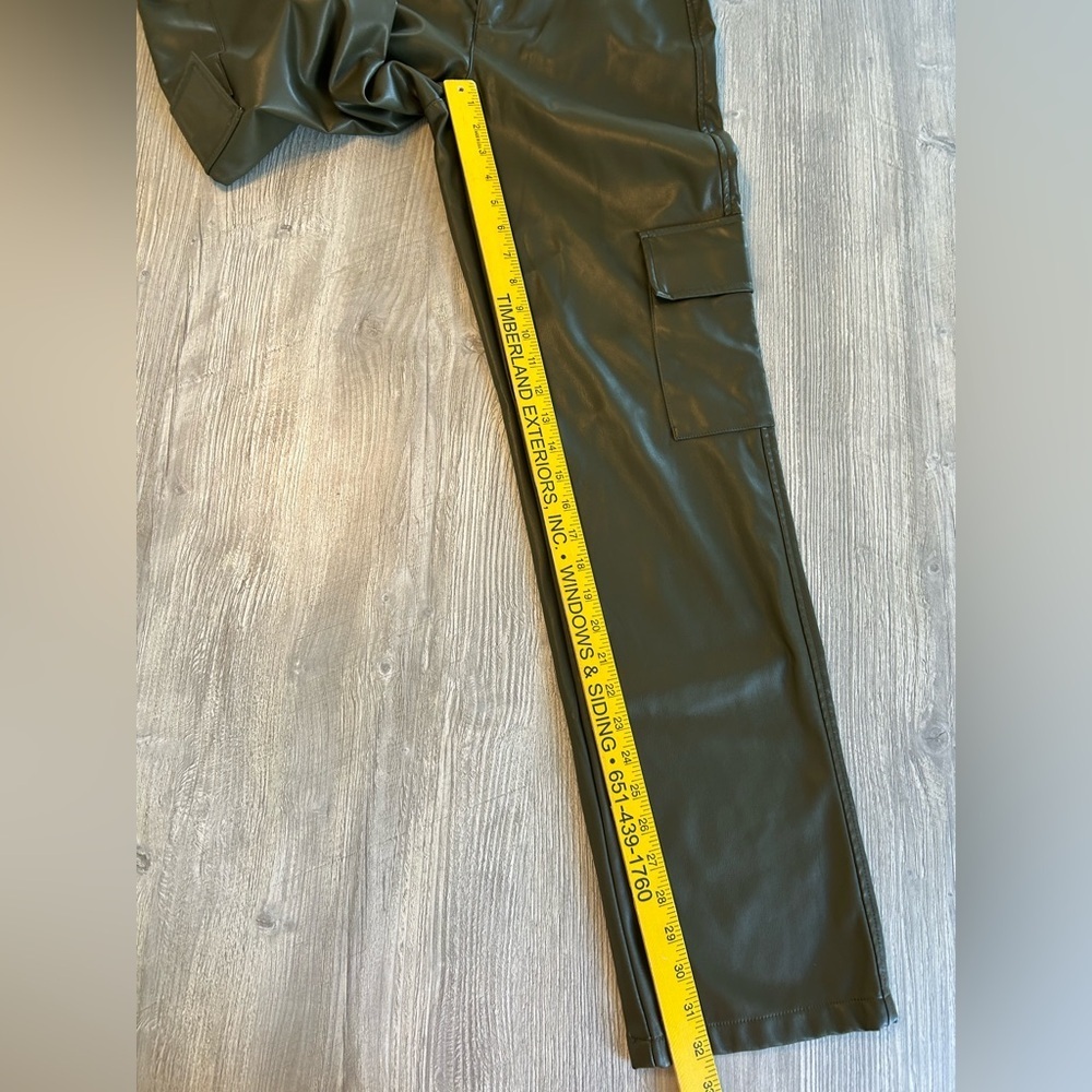 Altar'd State Womens Faux Leather Cargo Green Pants Wide leg Leg pockets Sz 5/27 - Picture 9 of 10